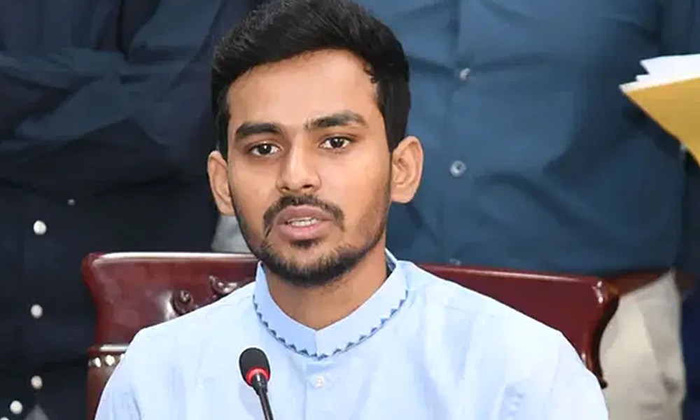 অন্তর্বর্তী সরকারের যুব ও ক্রীড়া এবং শ্রম ও কর্মসংস্থান মন্ত্রণালয়ের উপদেষ্টা আসিফ মাহমুদ সজীব ভুঁইয়া বলেছেন, নানান আপত্তির পরিপ্রেক্ষিতে সরকার এখন দিবসগুলোর বিষয়ে নেওয়া সিদ্ধান্ত পুনর্বিবেচনার চিন্তা করছে।