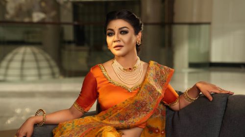ঈদে একইসঙ্গে দুই সিনেমা নিয়ে পর্দায় হাজির হয়েছেন জয়া আহসান। ‘তাণ্ডব’ ও ‘উৎসব’ দুটি সিনেমা থেকেই পাচ্ছেন দারুণ সাড়া। ঈদের ছুটি কাটিয়ে ইতিমধ্যে অভিনেত্রী পাড়ি জমিয়েছেন কলকাতায়। সেখানে অংশ নিয়েছেন কৌশিক মুখার্জির ‘অর্ধাঙ্গিনী ২’ সিনেমার শুটিংয়ে। এছাড়াও সেখানে মুক্তি পেতে যাচ্ছে অভিনেত্রীর আরেক সিনেমা ‘ডিয়ার মা’।