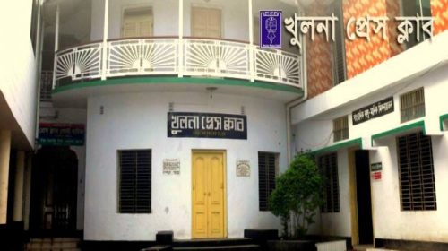 খুলনা মহানগরীর আড়ংঘাটা থানাধীন শলুয়া সু্চিগেটের পাশেই অবস্থিত আড়ংঘাটা প্রেসক্লাবে গত মঙ্গলবার (২৪ জুন) ভোররাতে সন্ত্রাসী হামলা, ভাঙচুর, অগ্নিসংযোগ ও লুটপাটের একটি তীব্র ঘটনা ঘটেছে, যা স্থানীয় সাংবাদিক সমাজে ব্যাপক ক্ষোভের সৃষ্টি করেছে।