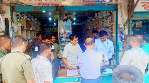 মেয়াদ উত্তীর্ণ ঔষধ রাখার অভিযোগে বীরগঞ্জে ৪টি ফার্মেসীতে ভ্রাম্যমাণ আদালতে জরিমানা