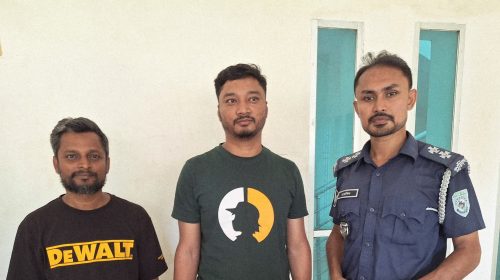 গোবিন্দগঞ্জ থানায় গ্রেফতারকৃত ছাত্রলীগ ও তাঁতী লীগ নেতাদের ছবি, যাদের বিরুদ্ধে জামায়াত ও বিএনপির অফিসে হামলার অভিযোগ রয়েছে।