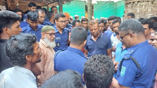 পঞ্চগড় সীমান্তে নিহত হন রাজু ইসলাম নামে ২৯ বছর বয়সী এক বাংলাদেশি যুবক। স্থানীয়রা দাবি করছেন, তাকে গুলি করেছে ভারতীয় সীমান্তরক্ষী বাহিনী (বিএসএফ)। তবে এ অভিযোগ অস্বীকার করেছে বর্ডার গার্ড বাংলাদেশ (বিজিবি)