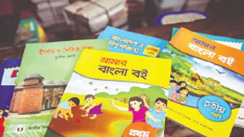 ২০২৫ শিক্ষাবর্ষের জন্য নিম্নমানের কাগজে ছাপা পাঠ্যবইয়ের কারণে অনেক অঞ্চলের শিক্ষার্থীরা বই ভেঙে পড়া সমস্যায় ভুগছে। প্রেস মালিকদের একটি অসাধু চক্র অনিয়ম ও দুর্নীতির মাধ্যমে শতকোটি টাকা আত্মসাৎ করেছে বলে অভিযোগ উঠেছে। এনসিটিবি ২০২৬ শিক্ষাবর্ষেও একই ধরনের মানহীন বই ছাপার প্রস্তুতি নিচ্ছে।